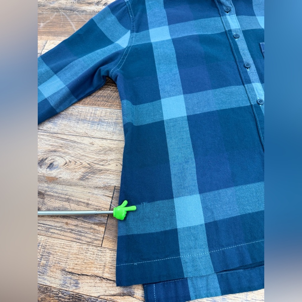 The North Face Women’s Teal and Navy Plaid Flannel Long Sleeve Shirt, Size Med - Picture 15 of 16